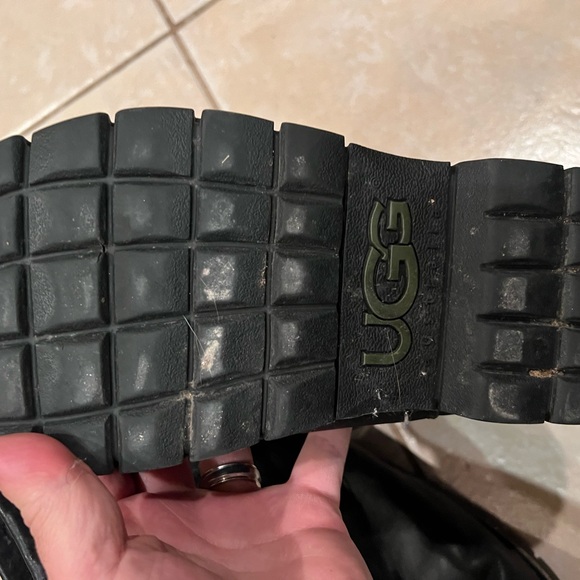 UGG Black Men's Boots - Picture 5 of 10